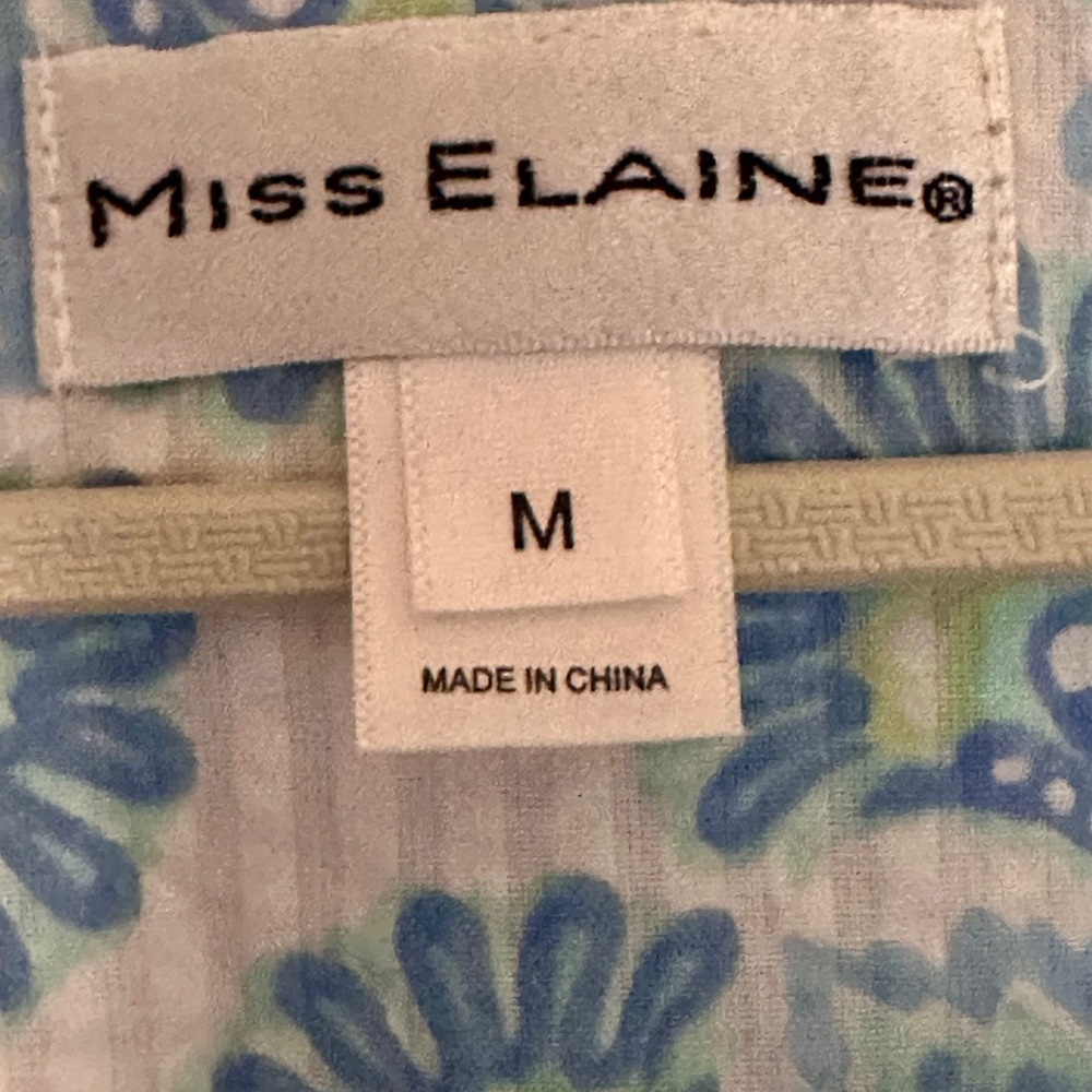 NWT Miss Elaine blue and white floral nightgown / long sleep shirt Size Medium. - Picture 4 of 7